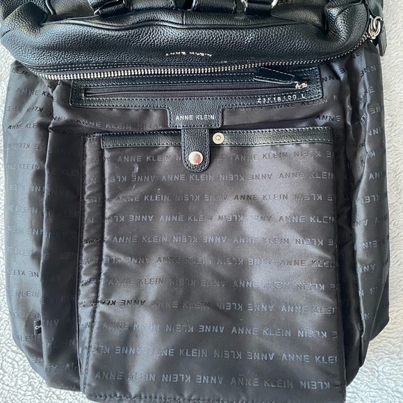🌸SOLD🌸ANNE KLEIN LEATHER BLACK BACKPACK - Picture 6 of 16